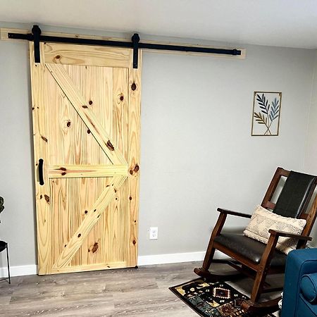 Log House In Heart Of Anchorage Apartment Bagian luar foto