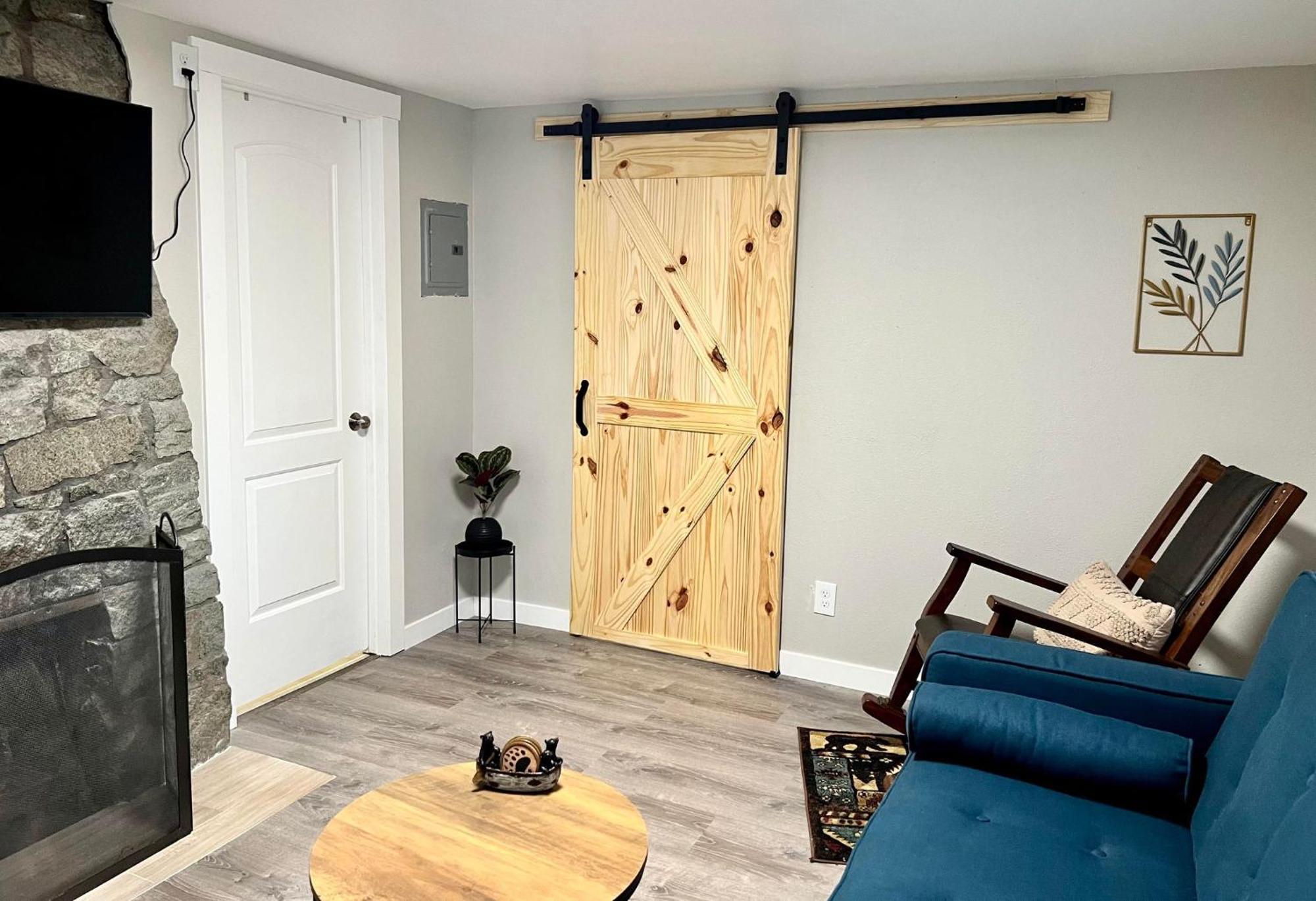 Log House In Heart Of Anchorage Apartment Bagian luar foto